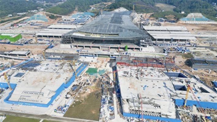 宜昌北站站房钢结构屋盖顺利合龙，1300 多名工人争分夺秒赶工期  第1张