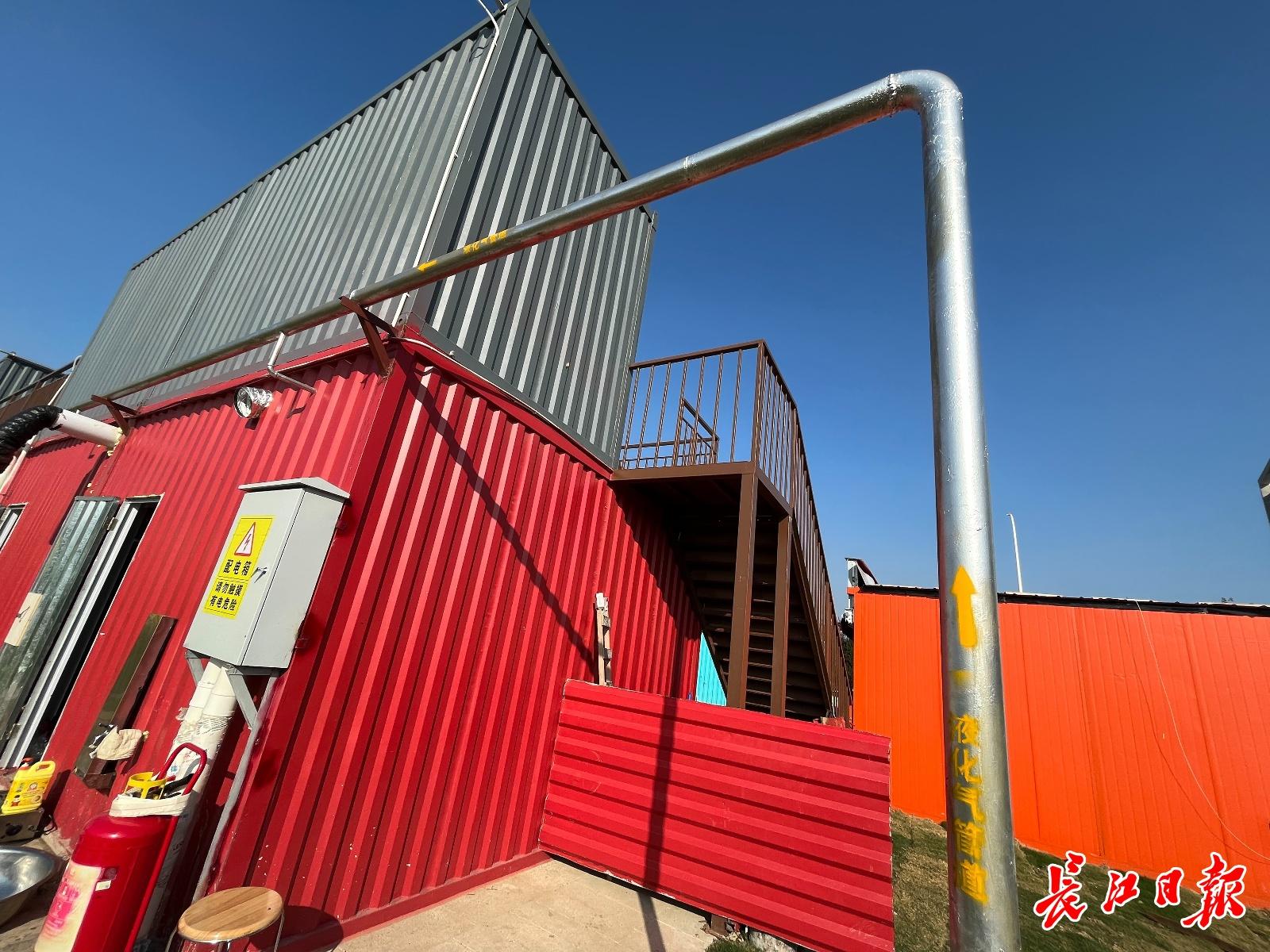 彩色集装箱拼成餐饮商街，武汉这个市集开张迎客  第4张