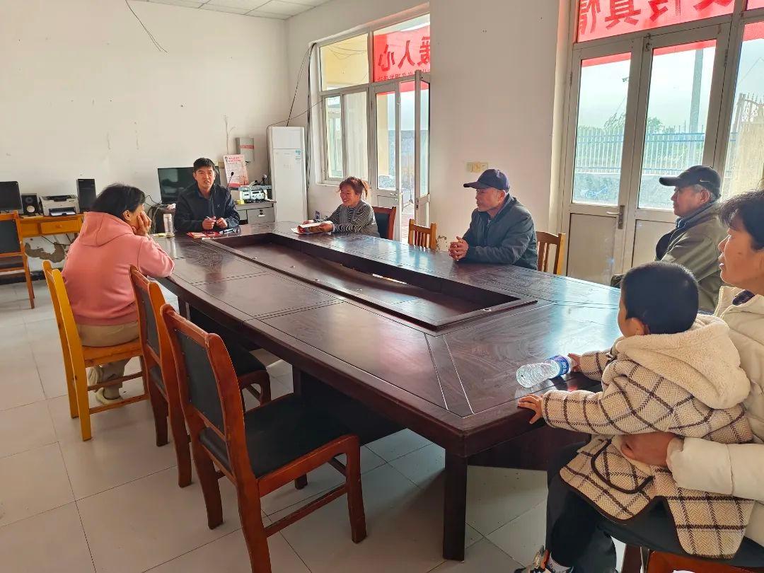 河北阜城中学驻村工作队义务理发，村民幸福感爆棚  第4张