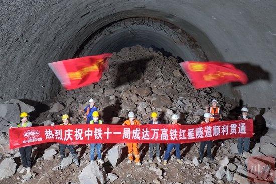 成达万高铁达州段首座超 2000 米隧道贯通！智能化机械施工，厉害了  第4张