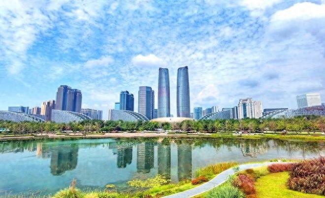 2024 成都企业 100 强榜单发布，入围门槛提升，营收总额下降，你怎么看？  第1张
