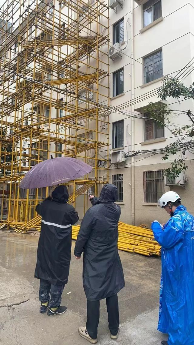 台风康妮来势汹汹！徐汇区各街镇全力应对，守护居民安全  第4张