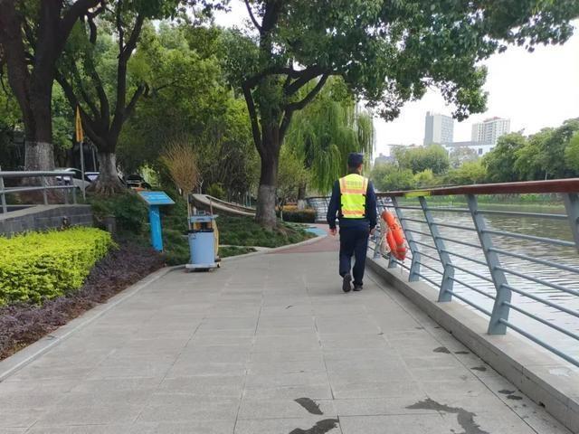 台风康妮来势汹汹！徐汇区各街镇全力应对，守护居民安全  第5张