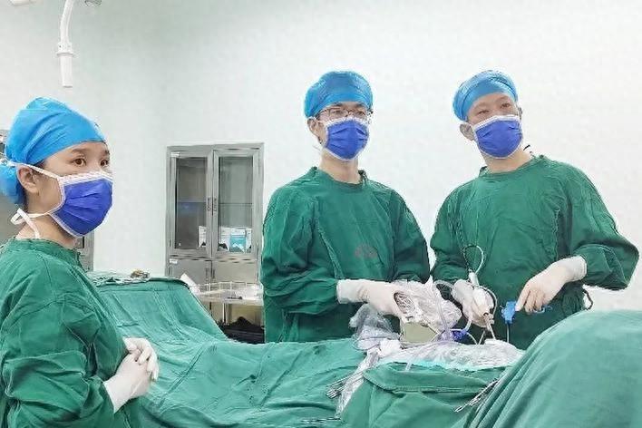 61 岁大叔左眼视力模糊，心脏前方竟长了个肿瘤，医生的这个决定让人惊叹  第1张