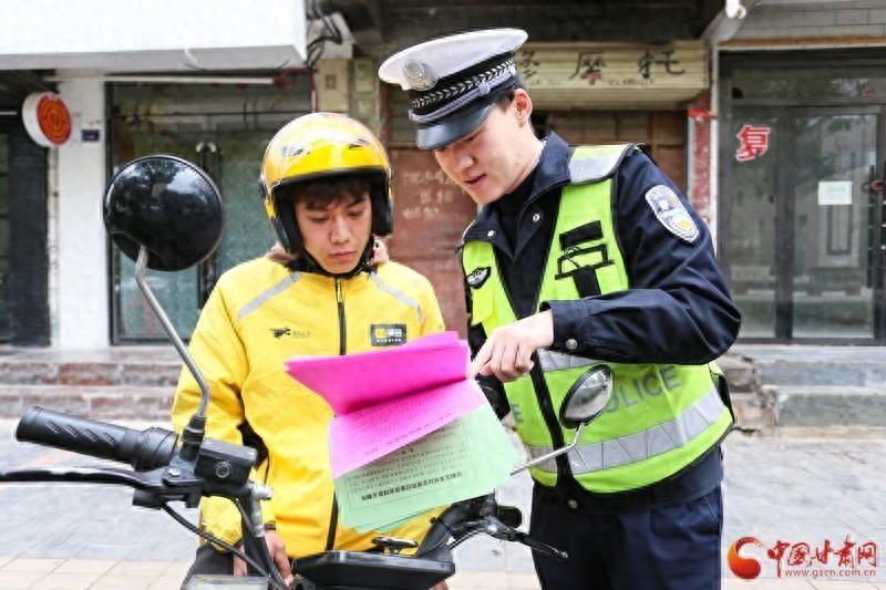 平凉市公安局崆峒分局交巡警大队走进外卖公司，开展交通安全宣传活动  第1张