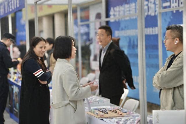 潘家园国际眼镜节盛大开幕，时尚眼镜等你来挑  第1张