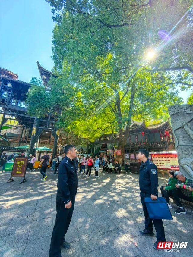 永定公安旅游警察大队深入景区开展常态化安全检查工作，筑牢安全防线  第2张