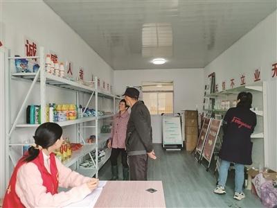 这个村的村民竟然用垃圾换生活用品  第2张