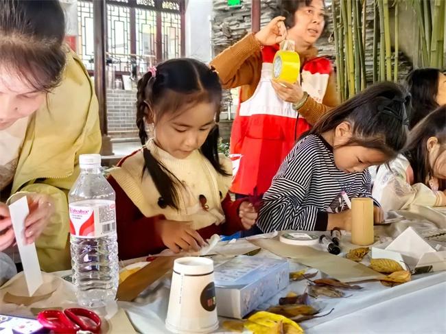 邛崃市举办文明实践主题活动，20 余组亲子家庭探寻秋韵奥秘  第2张