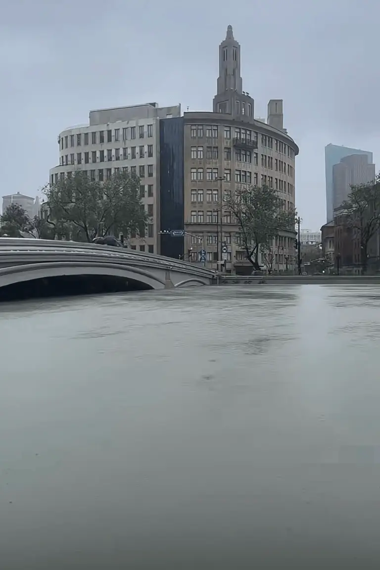 苏州河水位逼近防汛墙！暴雨过后，上海这些地方被淹了……  第1张