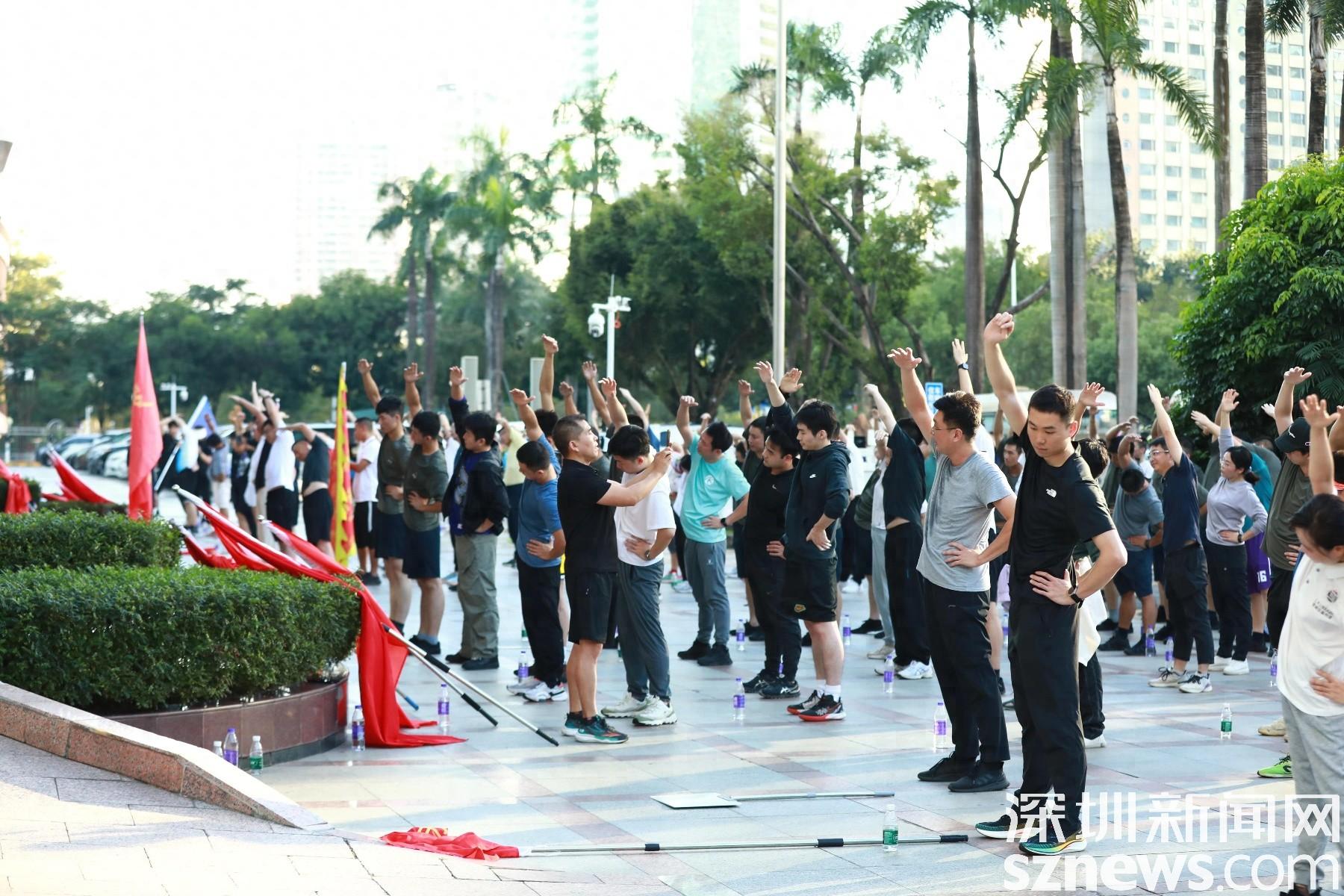 深圳第 45 届市民长跑日罗湖分会场启动，300 名跑步爱好者激情开跑