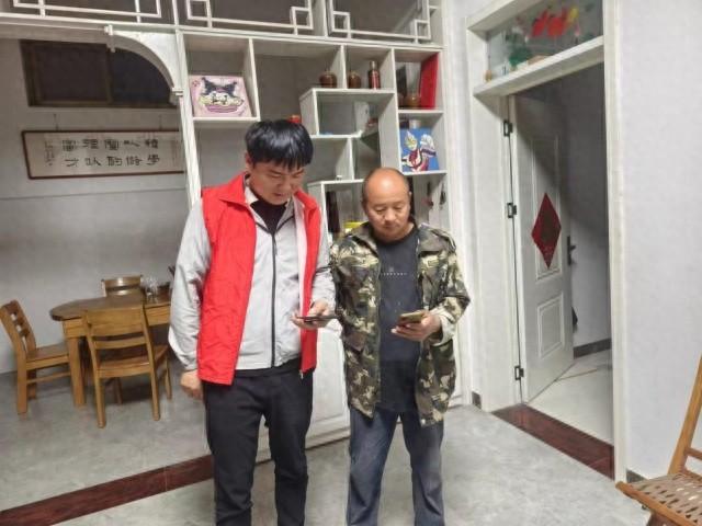 邪教危害大，梁山县拳铺镇综治办深入百姓身边开展反邪教宣传活动