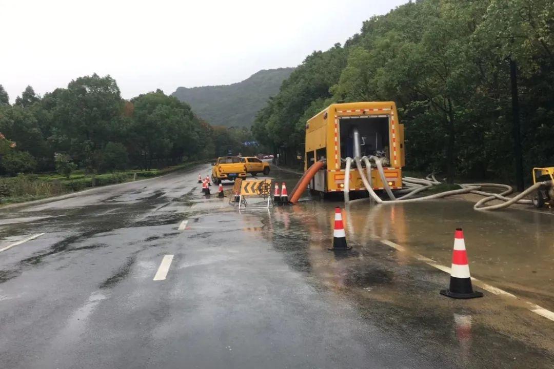 台风康妮来袭，积水成灾！龙湾综合行政执法局紧急抢险  第2张
