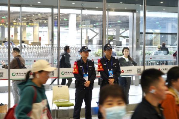 第七届进博会即将开幕，上海铁路公安全力护航  第3张