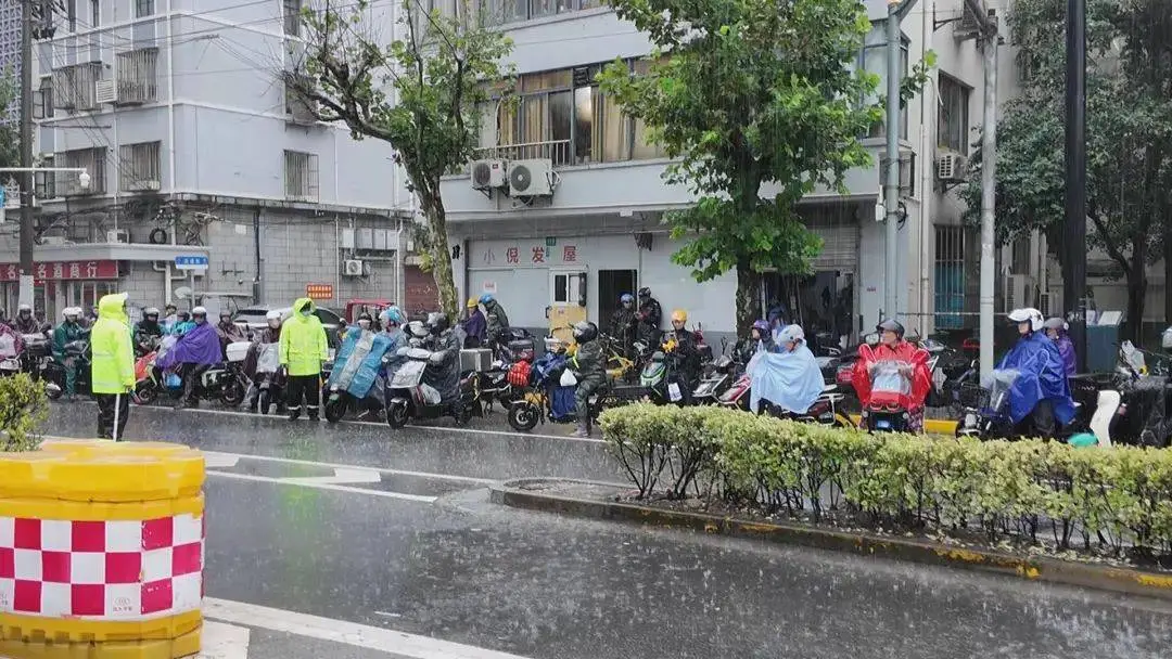 台风康妮远去，上海这些人却在紧急行动  第1张