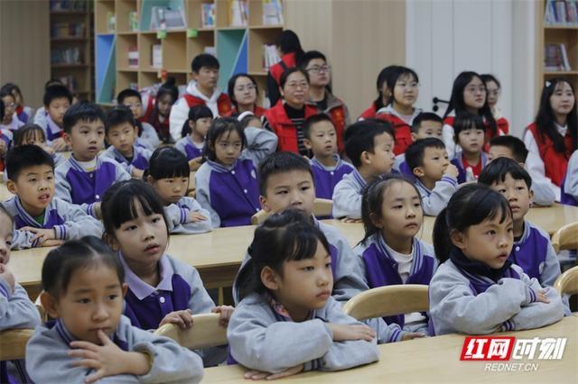 震撼！湘南学院大学生自制火箭发射器，点燃小学生航天梦  第4张