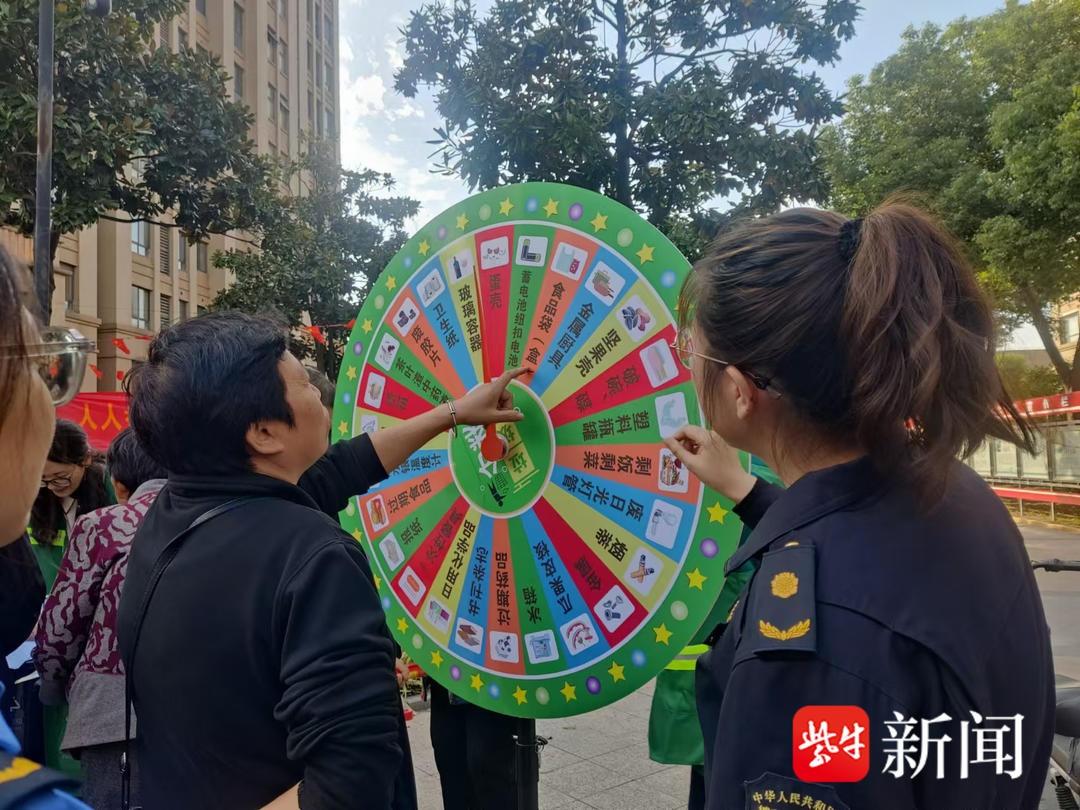 镇江城管开放日：揭开城市管理神秘面纱，体验垃圾分类全过程  第1张