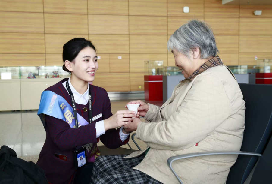 长春机场助银发族跨越数字鸿沟，打造宾至如归出行体验  第2张