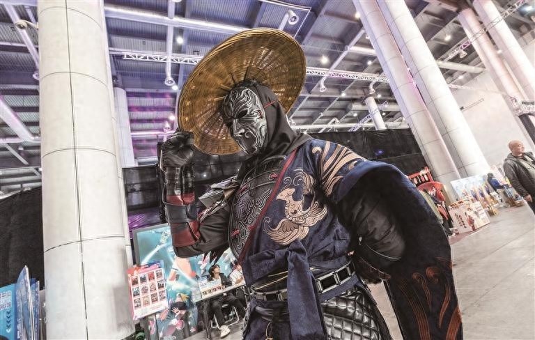 2024数交会电竞与动漫狂欢：王者争霸赛引爆全场，电竞教练海琳揭秘行业新融合  第1张