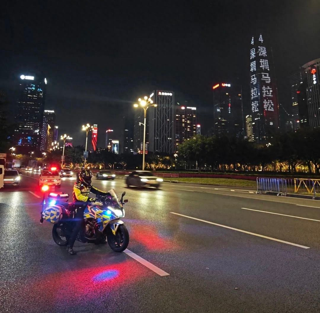 2024深圳马拉松今日开跑！交警全力护航，市民绿色出行，共创畅通赛事  第1张