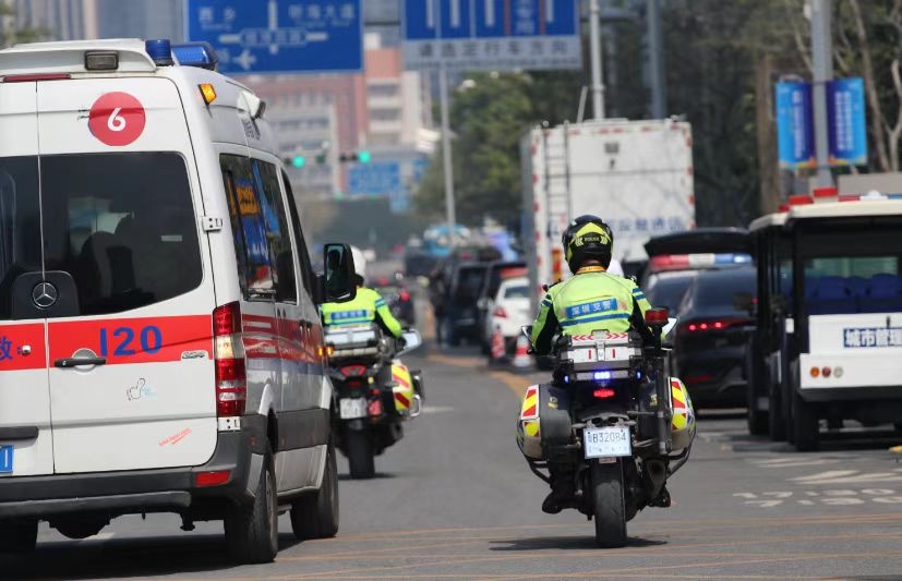2024深圳马拉松今日开跑！交警全力护航，市民绿色出行，共创畅通赛事  第4张
