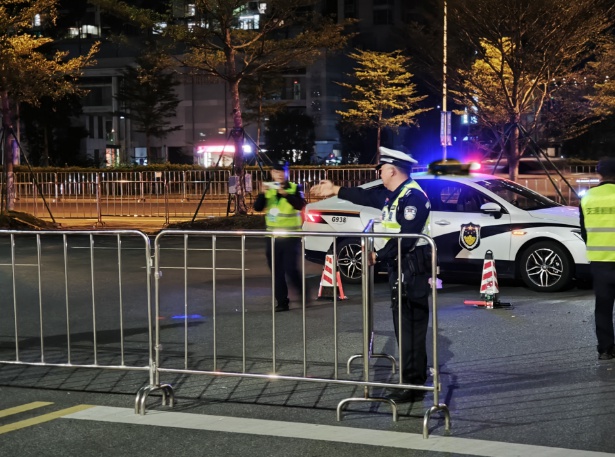 2024深圳马拉松今日开跑！交警全力护航，市民绿色出行，共创畅通赛事  第6张