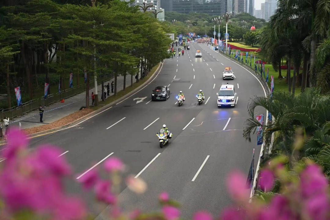 2024深圳马拉松今日开跑！交警全力护航，市民绿色出行，共创畅通赛事  第8张