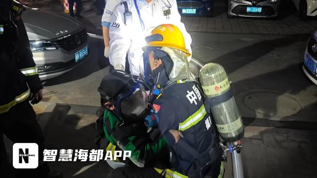 惊险！平潭小区10楼突发大火，消防5分钟破门救出被困男童，全程仅用1分钟  第2张