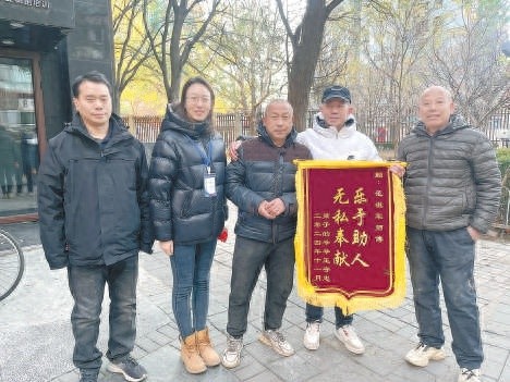 三轮车上的英雄：范师傅寒风中飞驰救3岁男孩，感动全城