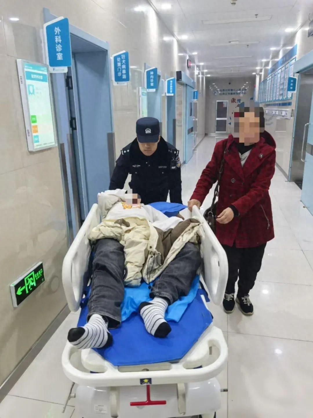 星辰月下藏蓝色光芒：警营故事中的温暖与感动  第1张
