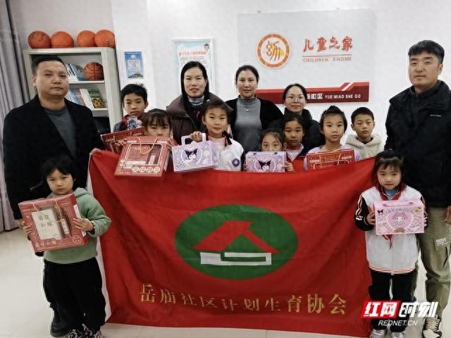书香悦童心，故事伴成长：五组家庭现场演绎经典，亲子共读引爆全场