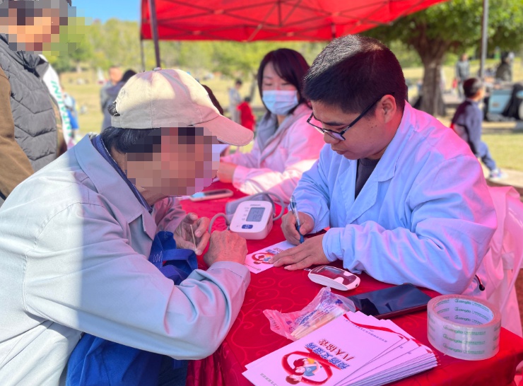 终结艾滋，共享健康：牛岗山公园世界艾滋病日活动引发全民关注  第3张