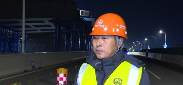 宿迁大道快速化改造工程迎重要节点，64吨巨梁凌晨起吊，城市交通新篇章即将开启  第2张