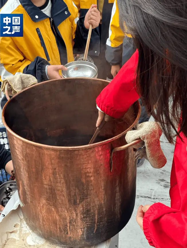 独家揭秘：郭小平与他的红丝带学校，20年守护艾滋病儿童的感人故事  第3张