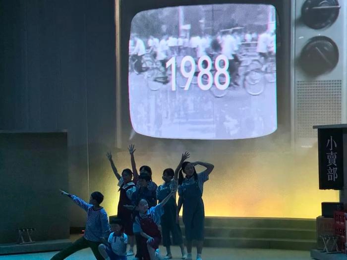 1988年北京胡同里的交通安全故事：一场舞台剧唤醒你的文明意识  第2张