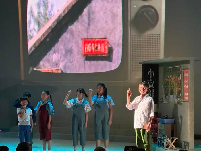 1988年北京胡同里的交通安全故事：一场舞台剧唤醒你的文明意识  第3张