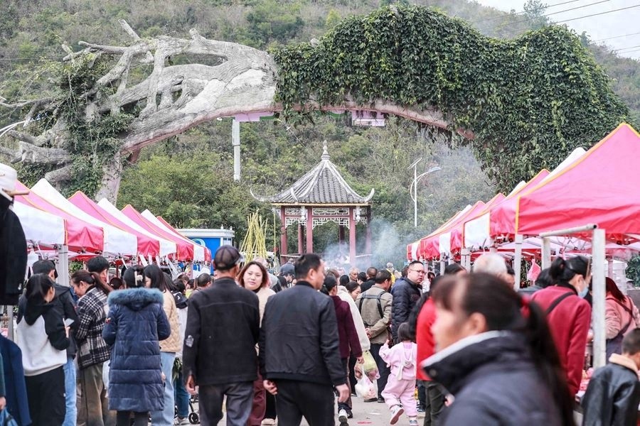 贵阳乡村集市火爆来袭！周末赶集，体验地道美食与民族风情  第1张