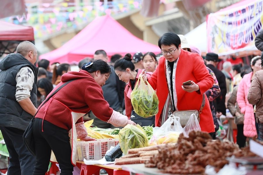 贵阳乡村集市火爆来袭！周末赶集，体验地道美食与民族风情  第3张