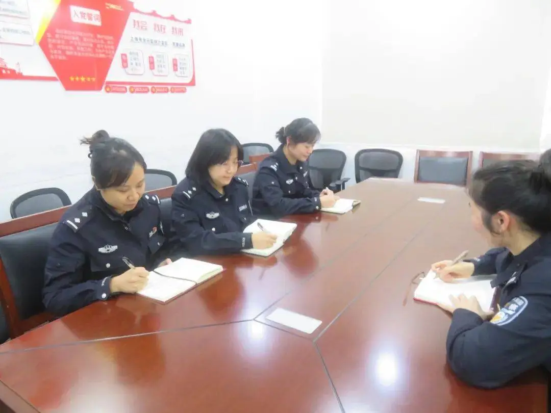 当艾滋病遇上绝望：一个女子监狱里的自暴自弃与生命挣扎  第3张