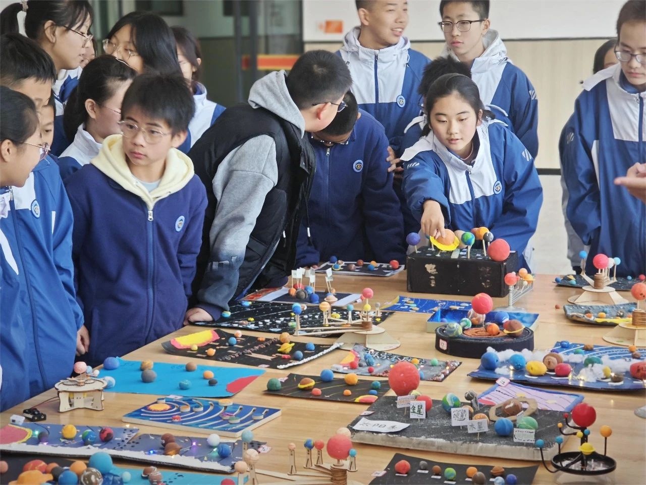 探秘太阳系：学生手工模型大赛，带你走进星空的奇幻世界  第3张