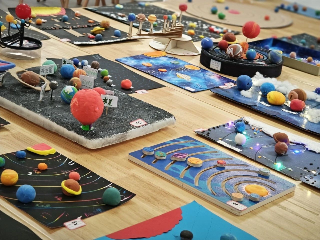 探秘太阳系：学生手工模型大赛，带你走进星空的奇幻世界  第4张