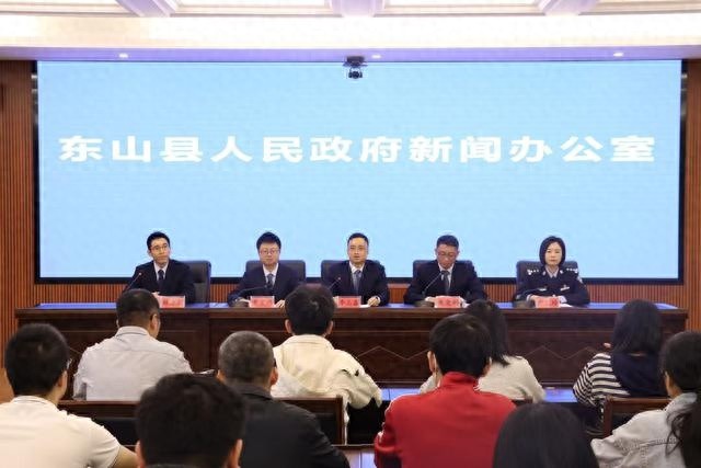 东山县政务服务大升级！2024年创新举措惠企利民，审批提速60%，材料减少50%