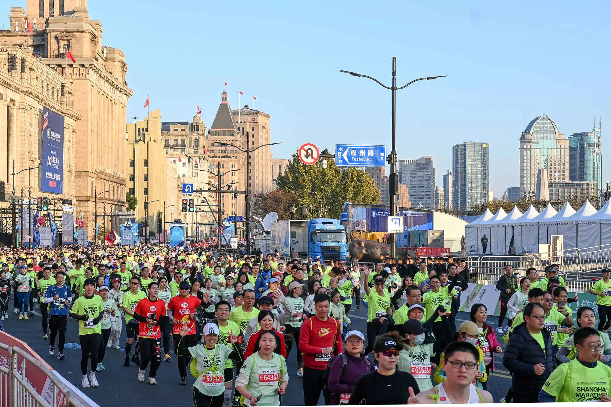 2024上海马拉松：38000名跑者齐聚，竞速轮椅组选手率先出发，荣耀升级再创辉煌  第9张