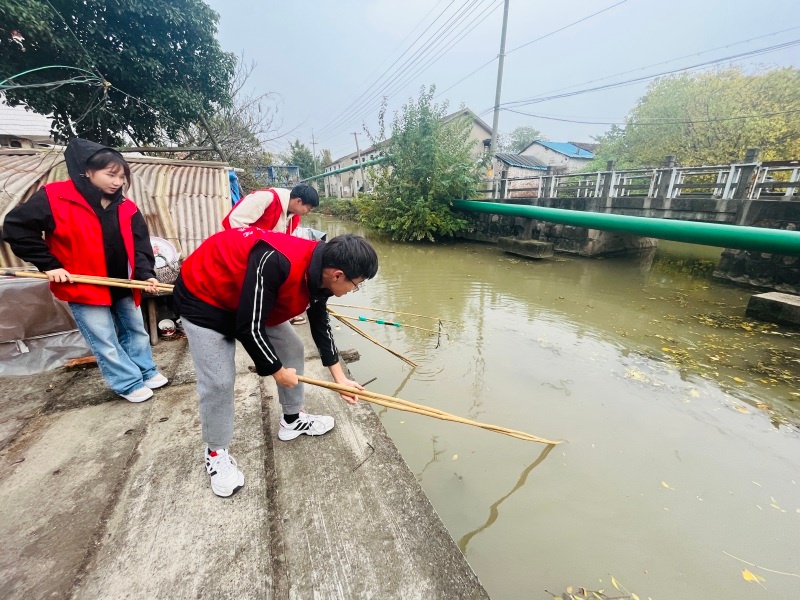 240名大学生化身‘河小青’，守护碧水蓝天，共建生态家园  第2张