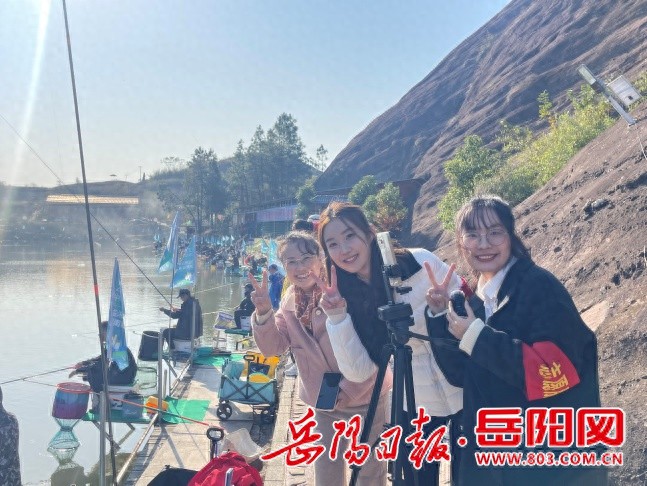 直播间里的‘渔’乐盛宴：忠防镇助农主播带你体验垂钓大赛的别样风采