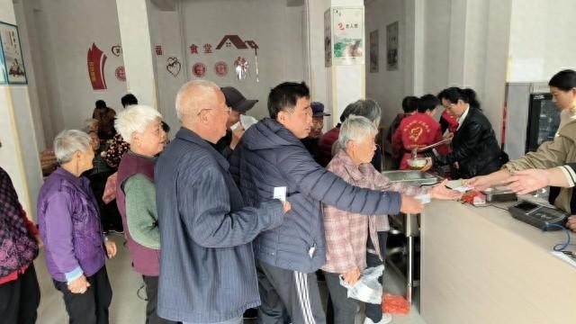70 岁以上老人享公益成本价！微山这个社区食堂开业啦  第1张