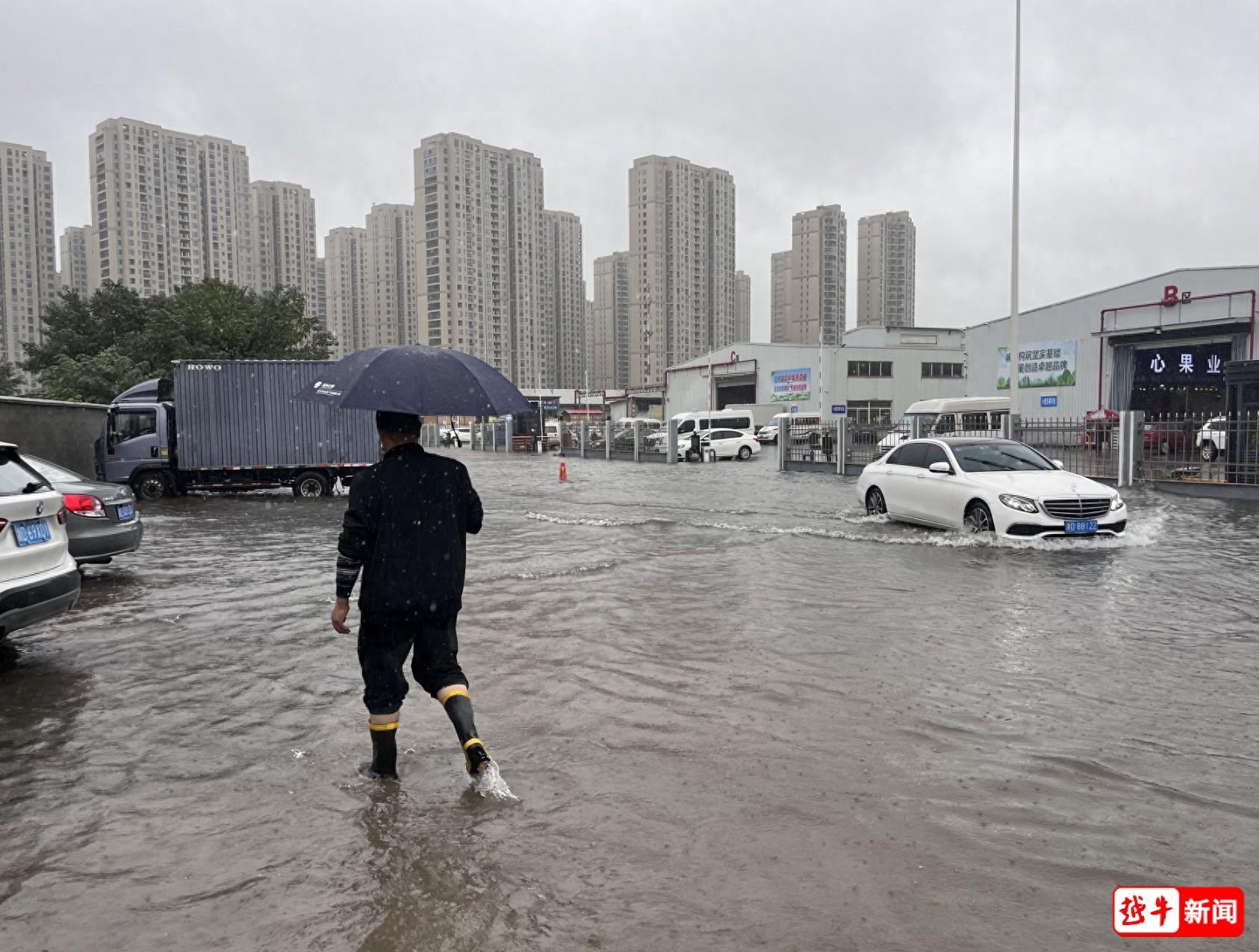 台风康妮肆虐，绍兴越城区多条路段积水严重，现场直击