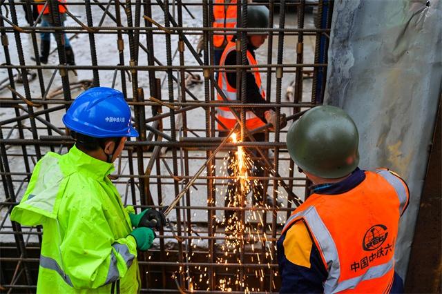 27 吨地连墙钢筋笼成功吊装，常州地铁 5 号线首个车站主体工程正式开工  第5张