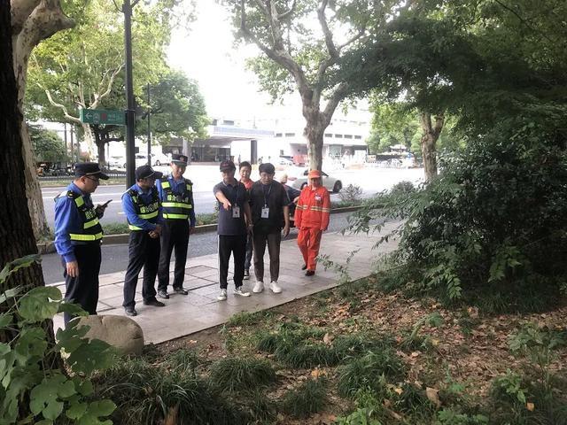 北山街道综合行政执法队多措并举，编织扬尘防护网，打好蓝天保卫战  第2张