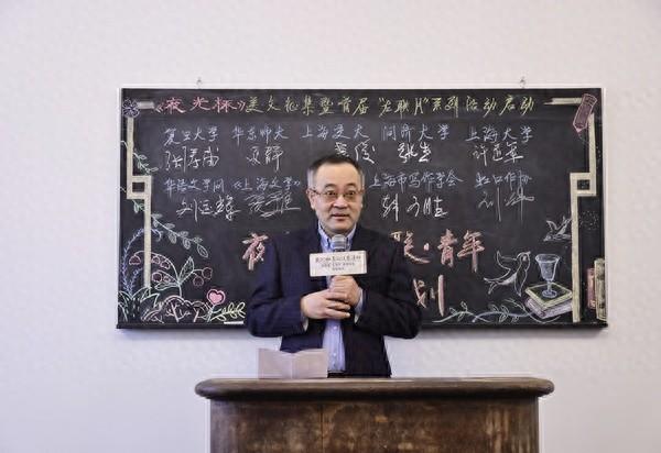 复旦新闻系 95 周年，校友见面如节日般美好，他们都聊了些什么？